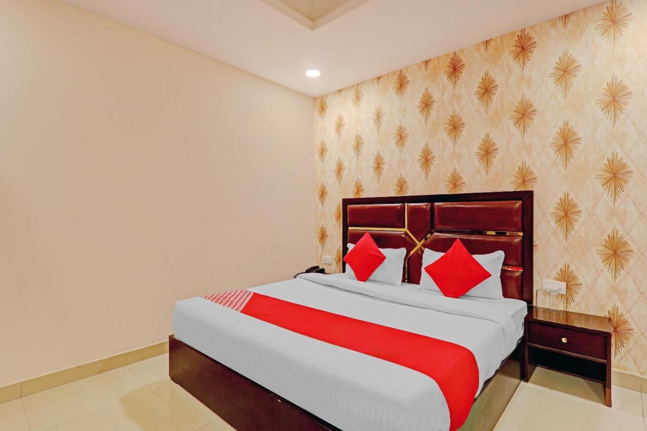 OYO Flagship 82727 Golden Apple Prayagraj Exterior foto