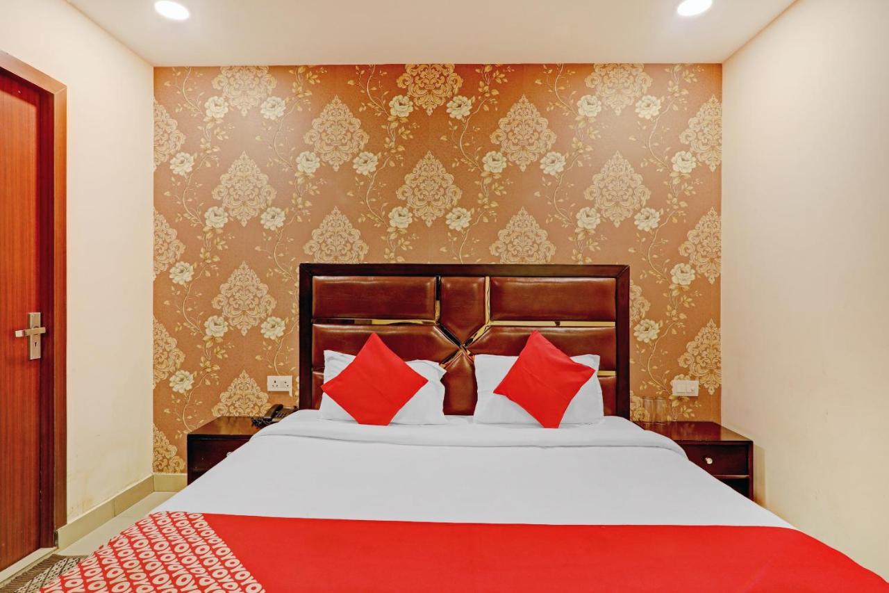 OYO Flagship 82727 Golden Apple Prayagraj Exterior foto